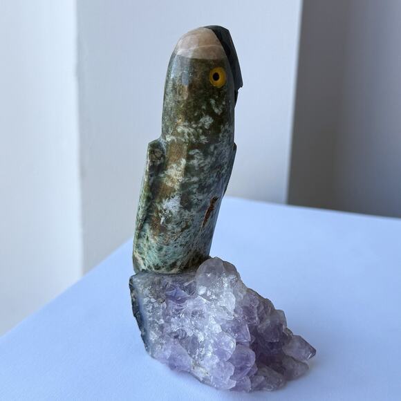 Green Parrot Bird Perched on Amethyst Crystal Stone Figurine Gemstone 4 1/2" - Picture 7 of 10